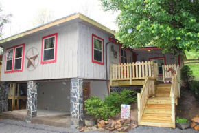 Horse Shoe Cottage: access to the bison ranch